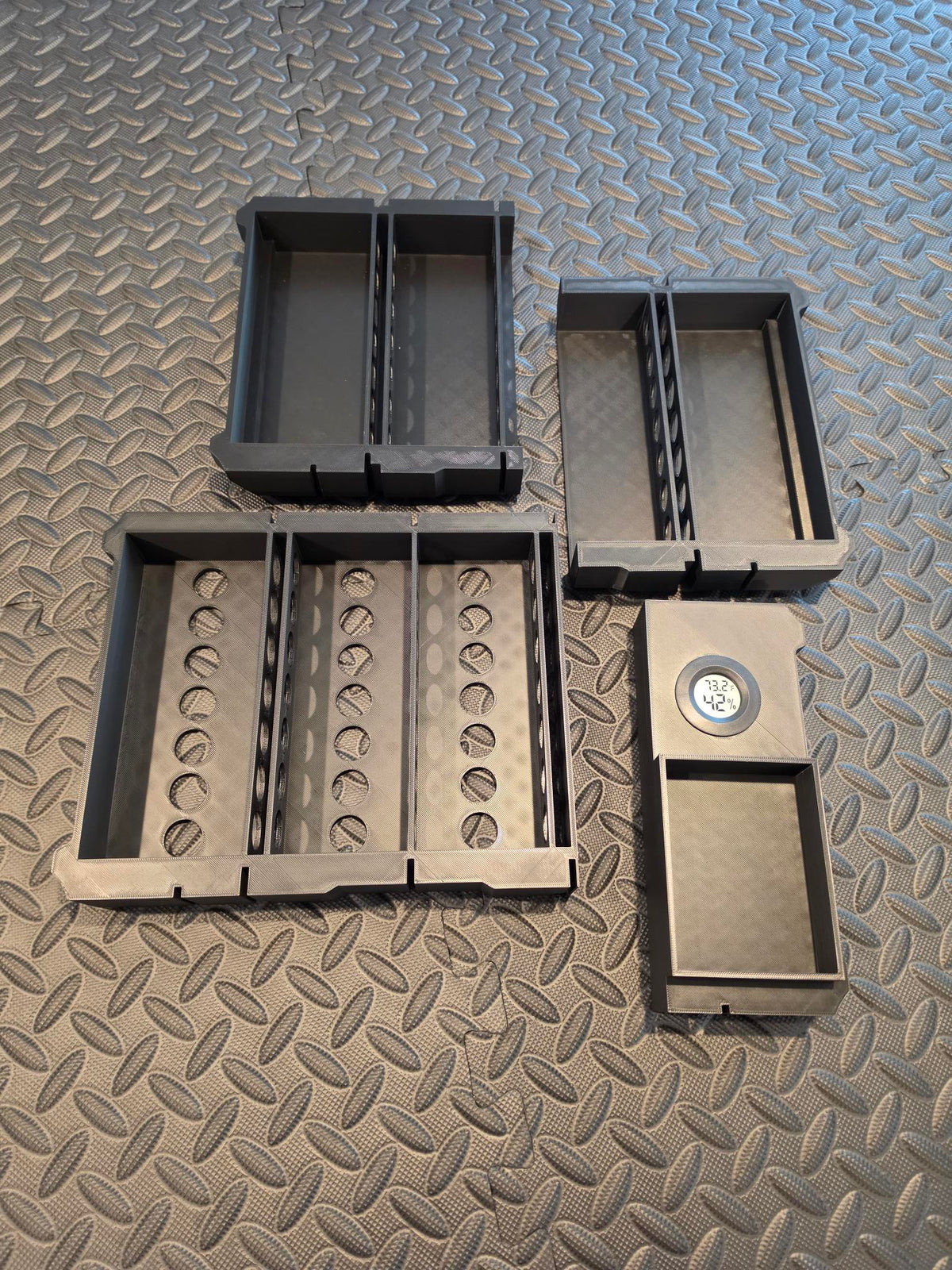 DEWALT DWST08020 Cigar Humidor Insert Kit | 50 Cigar Capacity | Digital Hygrometer | Boveda Storage | Cigar Accessory Organizer