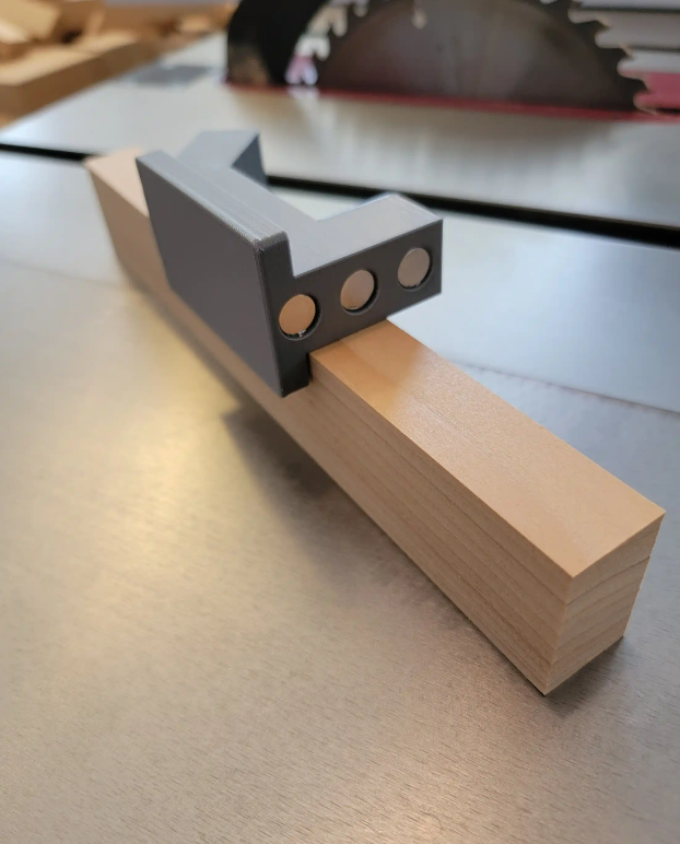 Magnetic Saw Guide