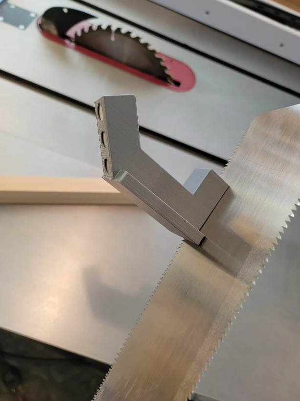 Magnetic Saw Guide